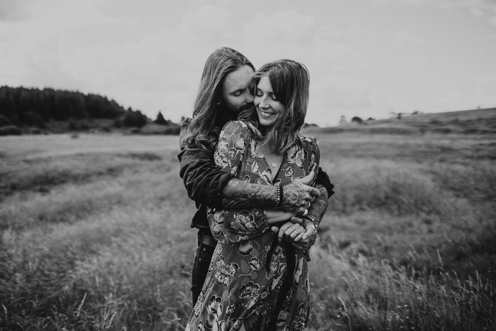 Somerset engagement photos , natural relaxed outdoor in the field by Bath proposal photographer oxiphotography