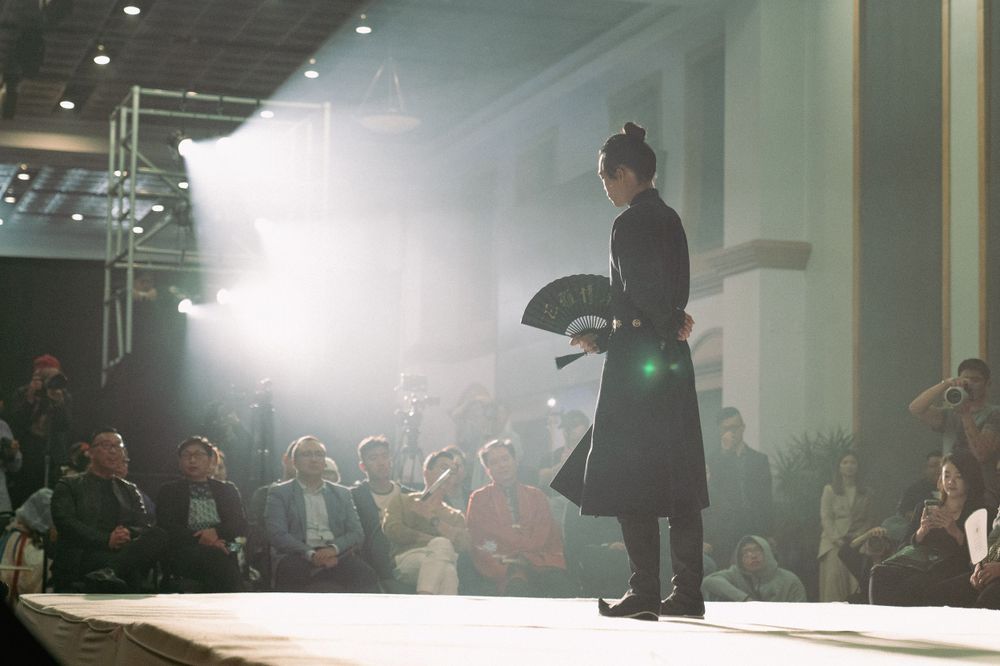 Dramatic stage photography of a traditional Hanfu fashion show featuring elegant performers, by an Auckland event photographer.