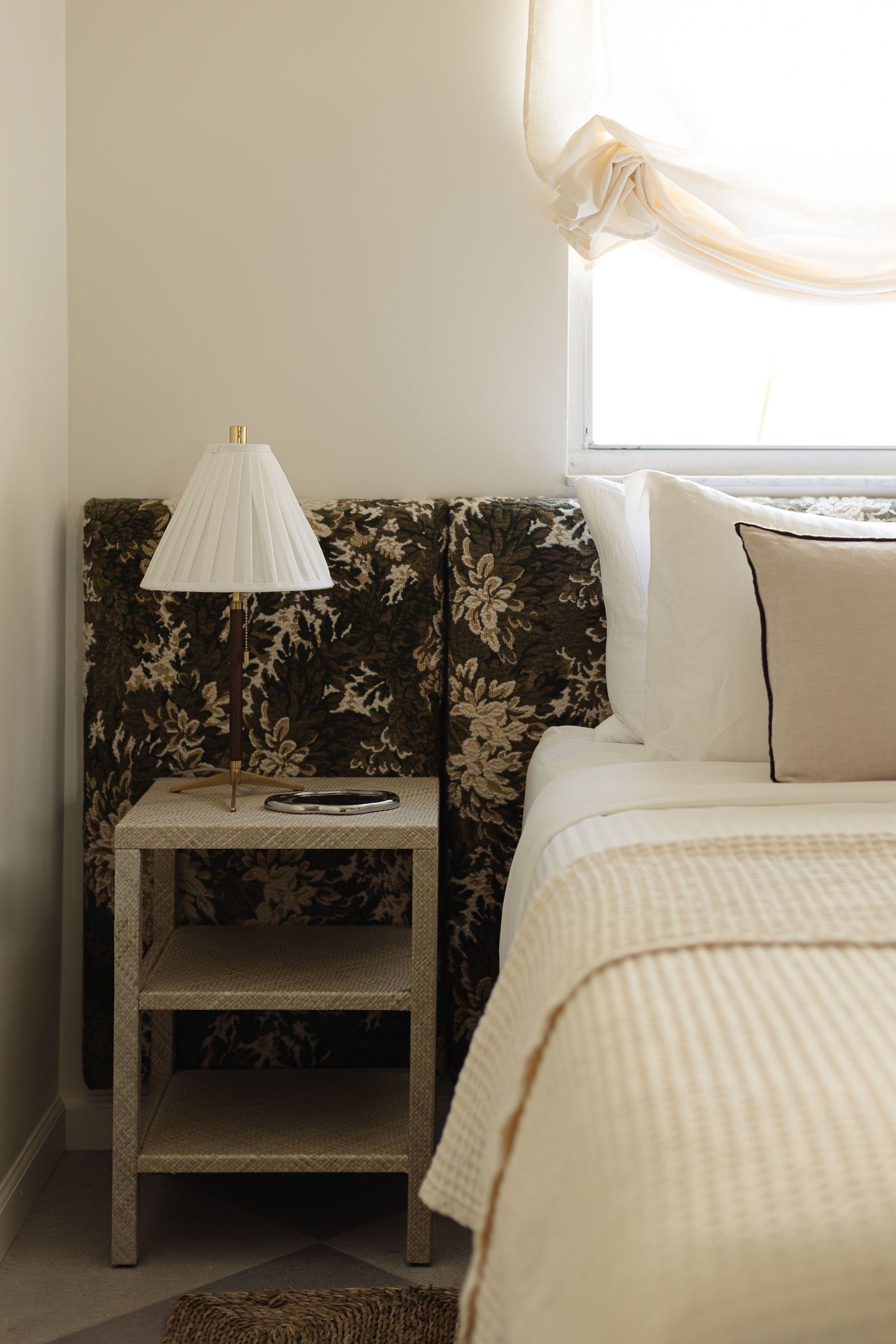 Tara Correa's photography focuses on capturing the architectural interiors of commercial and residential spaces.