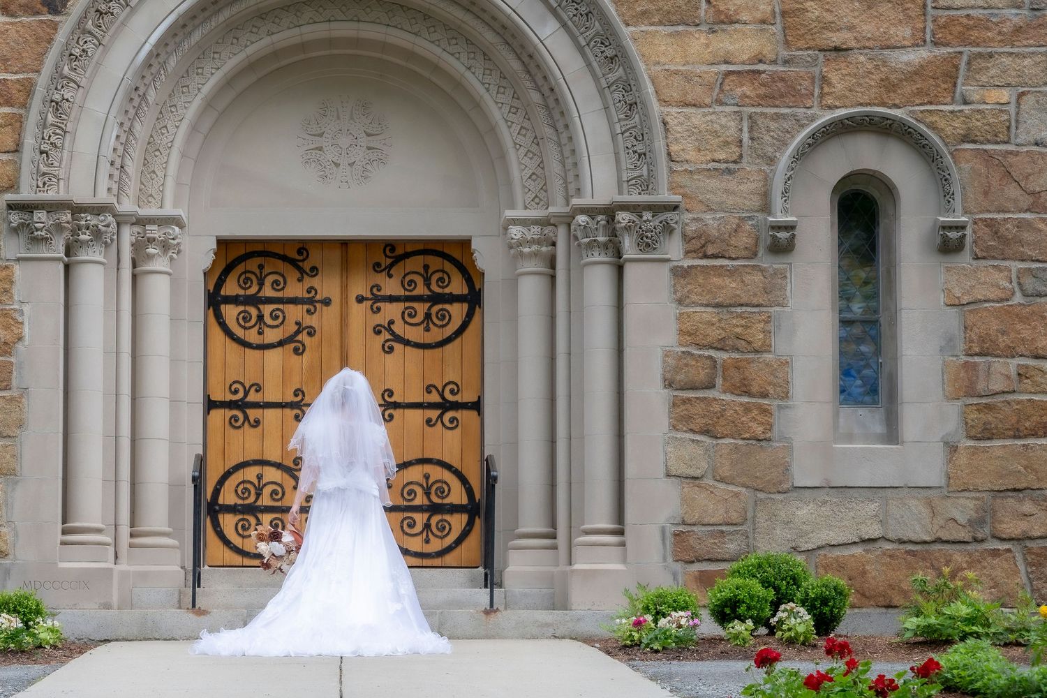 Discover a stunning Andover, MA wedding at The Chapel at West Parish, complete with a vintage Rolls Royce and photography by Christopher Ras