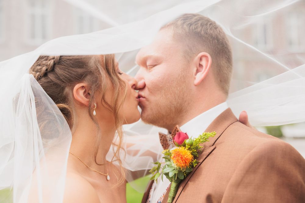 Jas Macca Photographe de mariage lumineux et moderne  Belgique Namur Luxembourg Jeune couple trentenaires session couple Couleurs pastelles