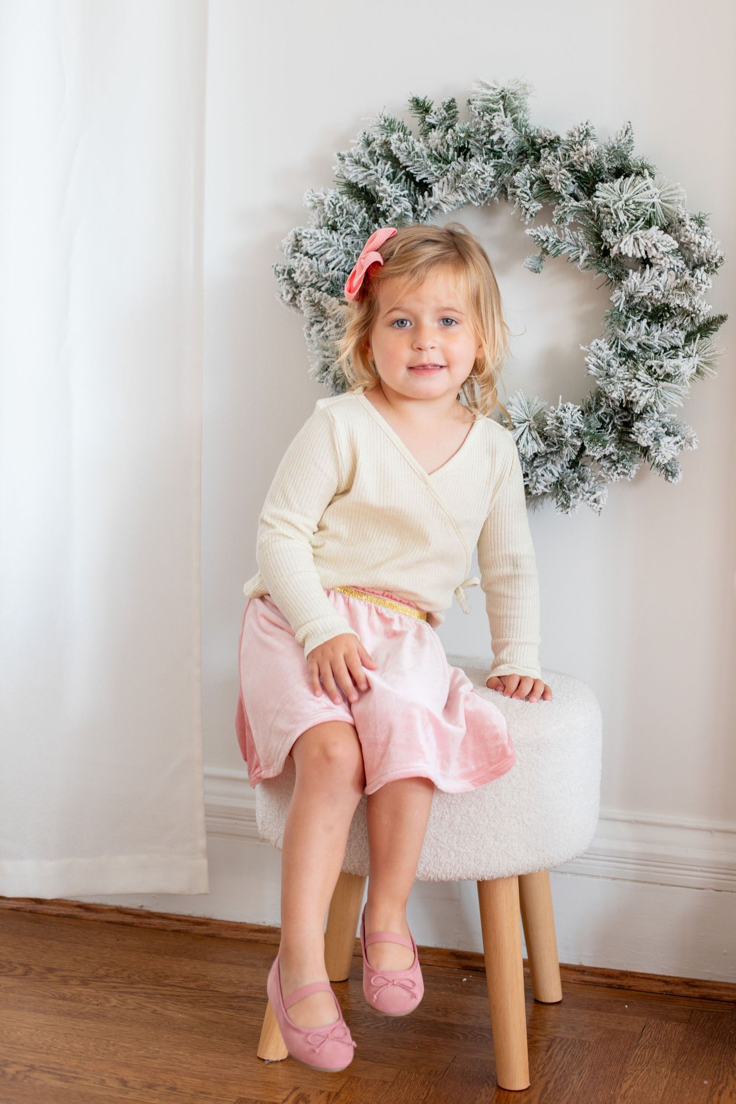 christmas seasonal holiday photoshoots luxury high end beautiful photos quick turn around retouched crisp true to color editing cincinnati