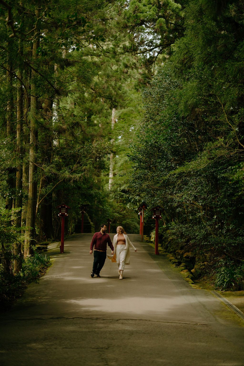 Couple proposal and engagement photography at Lake Ashi Hakone Shrine Japan
