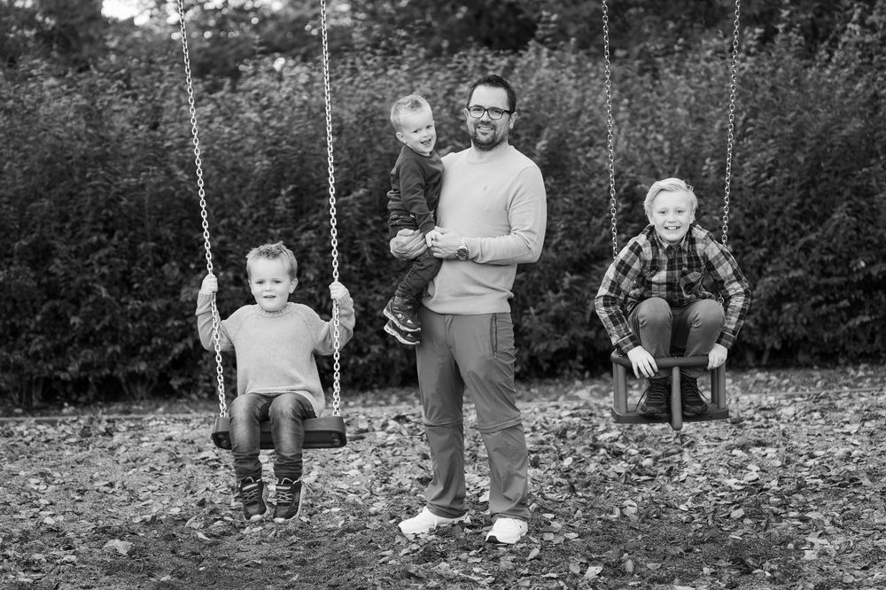 familiefoto minder for evigt photoshoot ved Kristian Bast fotograf Hjørring portræt familiefoto minder for livet Photoshoot ByBast fotograf