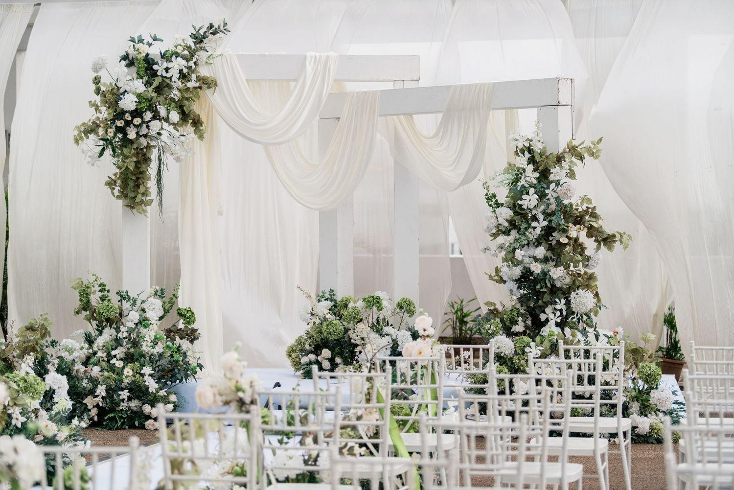 Outdoor garden style wedding at RH hotel, poolside, Sibu, Sarawak.