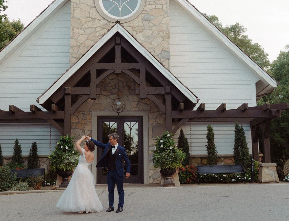Bridgewater, Nova Scotia and surrounding Southshore areas - Soft & sentimental wedding photography. Storytelling told through imagery.