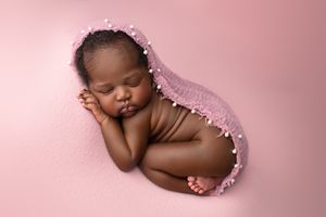 Newborn photography with pets Ipswich – safe baby portraits at Buttons & Bows Photography. greenback, New Bieth