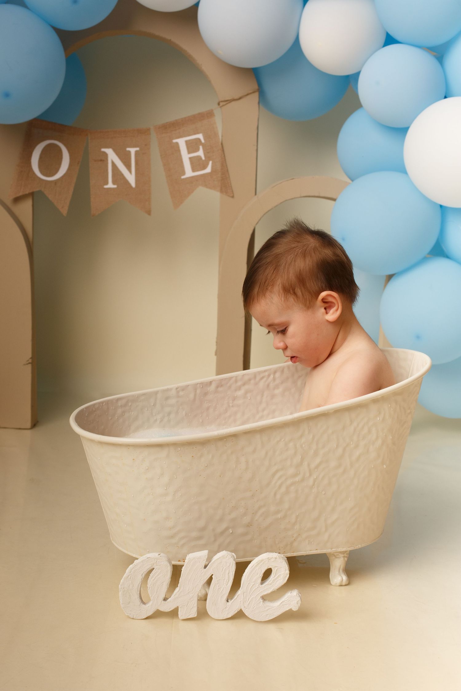 SMASH CAKE, FOTOS DE CUMPLEAÑOS, CUMPLEAÑOS NIÑOS, ESTUDIO DE FOTOS EN MADRID, SMASH THE CAKE PHOTOGRAPHY, PRIMER AÑITO, YA CUMPLE UNO, BEBÉ