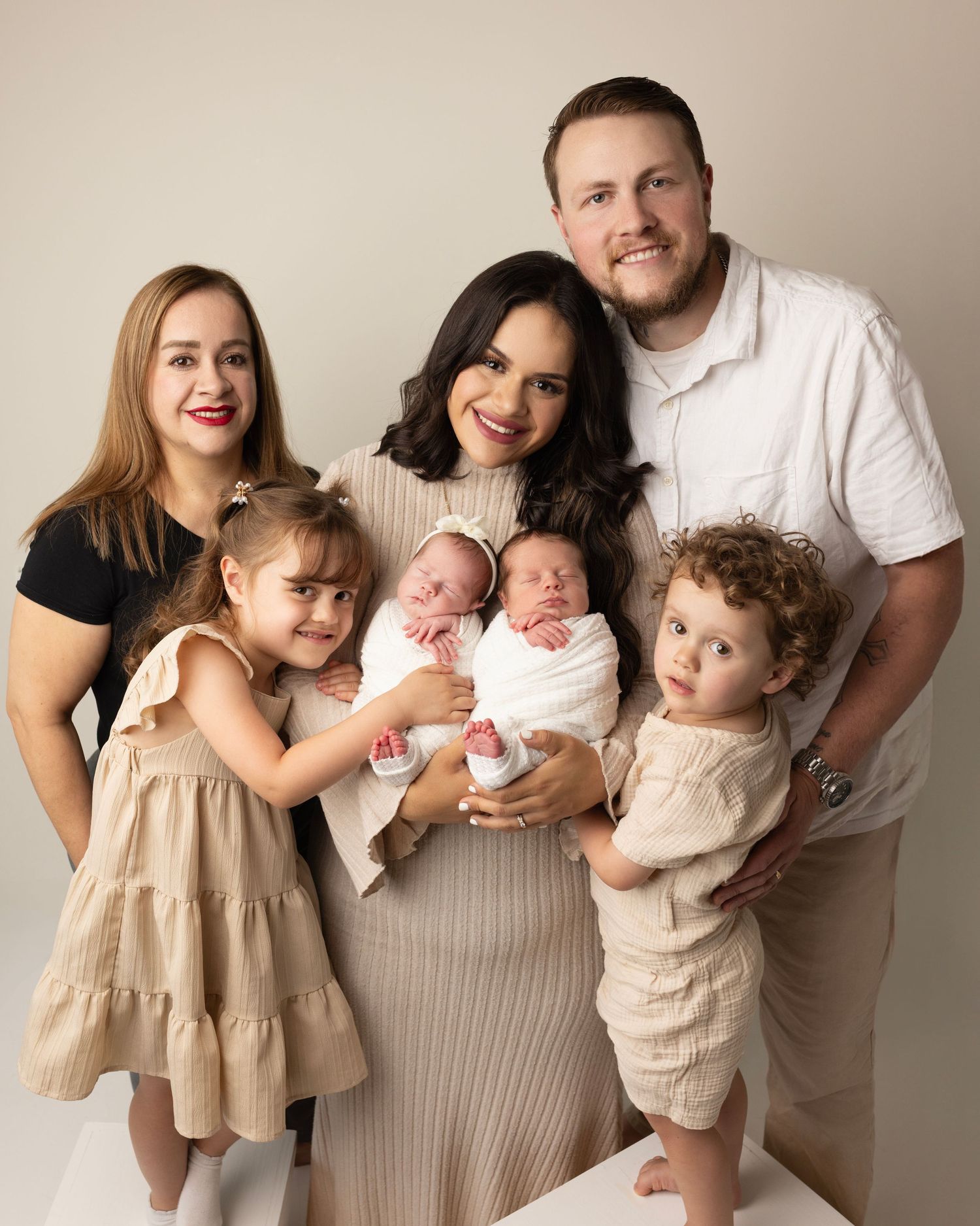 Newborn Photos for Janina's Photo session Cloverdale Family Photos Elizabeth Lang Photography. Studio.