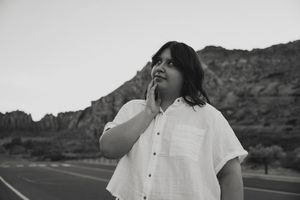 Senior photoshoot, senior photo inspo, senior photos in desert, utah senior photographer, snow canyon senior photos