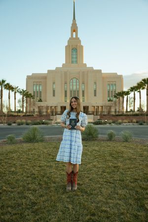 LDS sister missionary photos, LDS temple photos, LDS missionary photoshoot