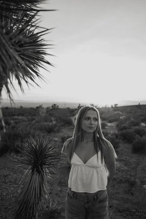 Senior photoshoot, senior photo inspo, senior photos in desert, utah senior photographer, joshua tree senior photos