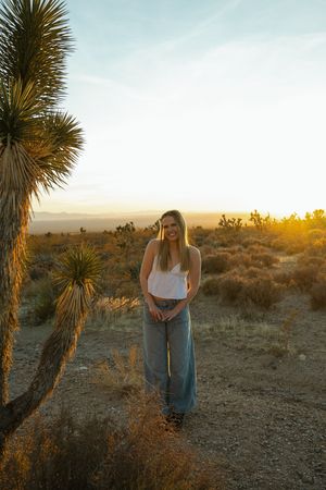 Senior photoshoot, senior photo inspo, senior photos in desert, utah senior photographer, joshua tree senior photos