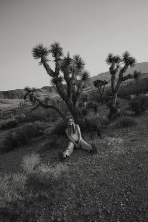 Senior photoshoot, senior photo inspo, senior photos in desert, utah senior photographer, joshua tree senior photos