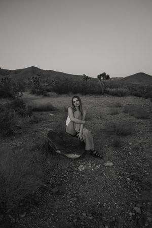 Senior photoshoot, senior photo inspo, senior photos in desert, utah senior photographer, joshua tree senior photos