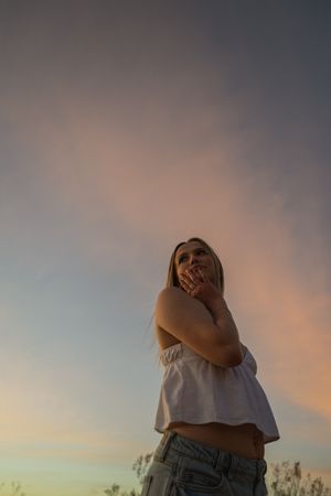 Senior photoshoot, senior photo inspo, senior photos in desert, utah senior photographer, joshua tree senior photos, sunset poses