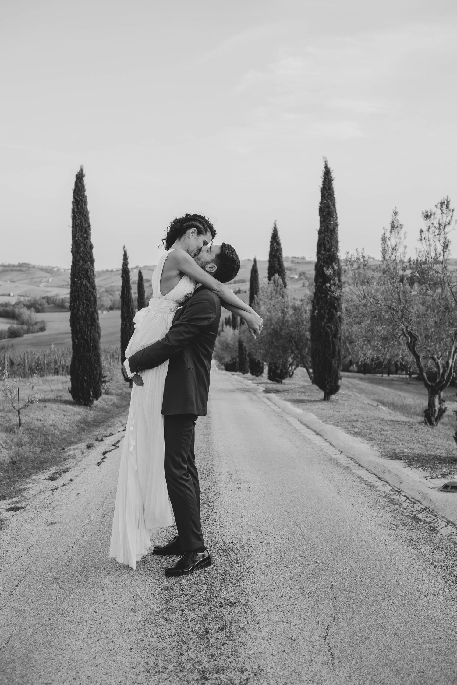 Le Marche wedding black and white in Country side