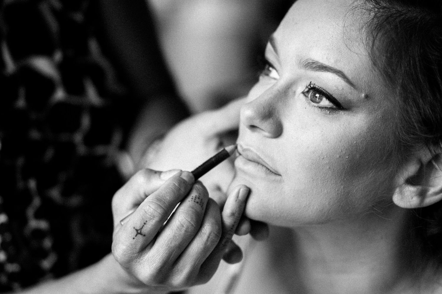 Preparazione della sposa con make-up a Toscana Carrara