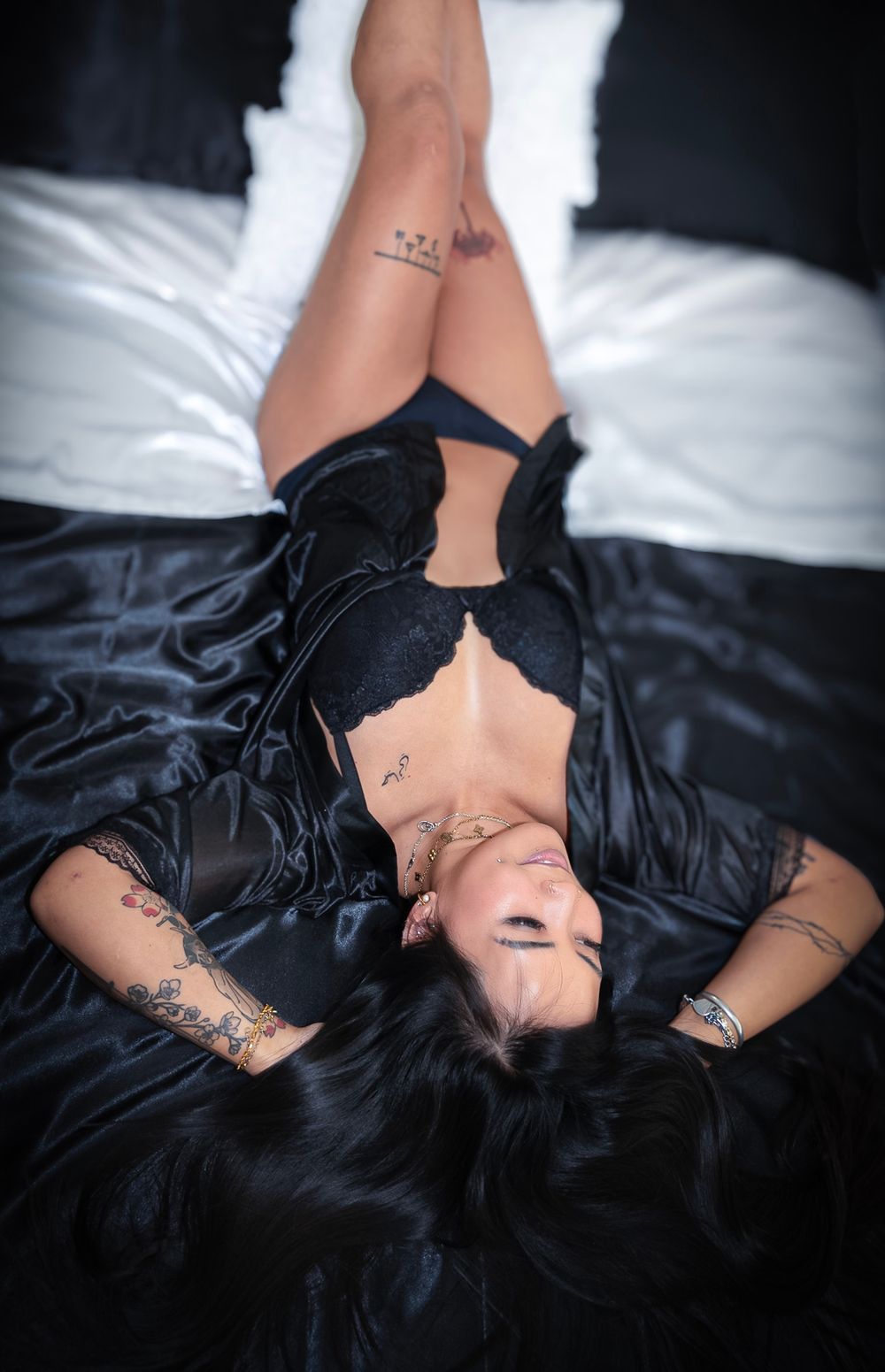 An Asian beauty in lingerie lays on