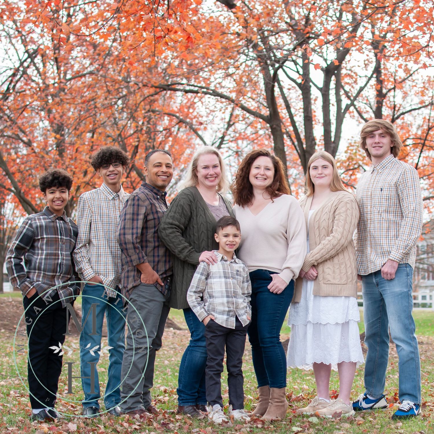 Large family group pose image
