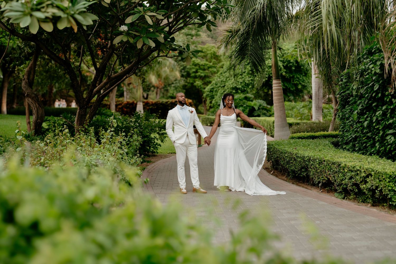 couple portraits session on the wedding day in el jobo