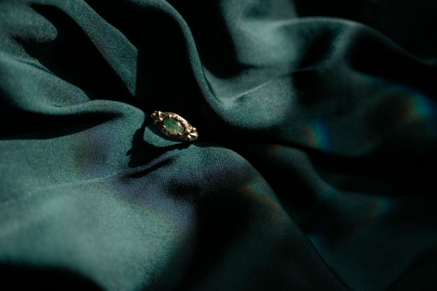 Anello artigianale realizzato in ottone da Efesto Monili artigiana di Lucca in Toscana