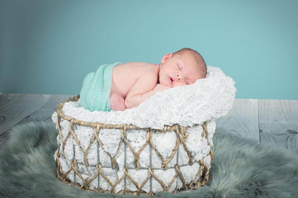 séance photo studio nourrisson bébé photographe Corse Venzolasca Bastia Borgo Folelli Biguglia Furiani Vescovato Moriani Cap Saint Florent