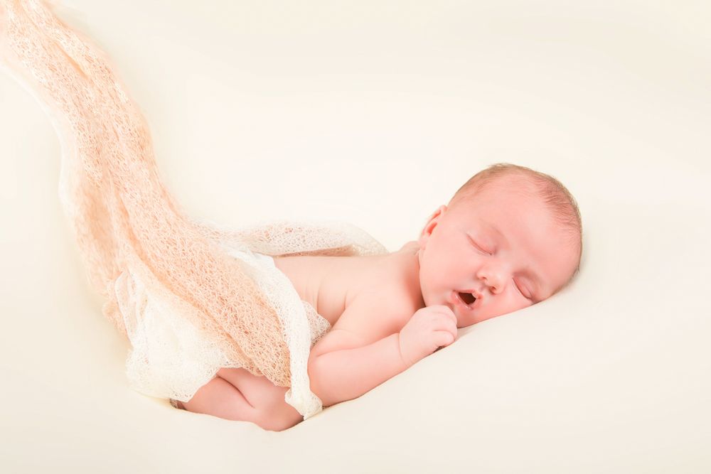 séance photo studio nourrisson bébé photographe Corse Venzolasca Bastia Borgo Folelli Biguglia Furiani Vescovato Moriani Cap Saint Florent