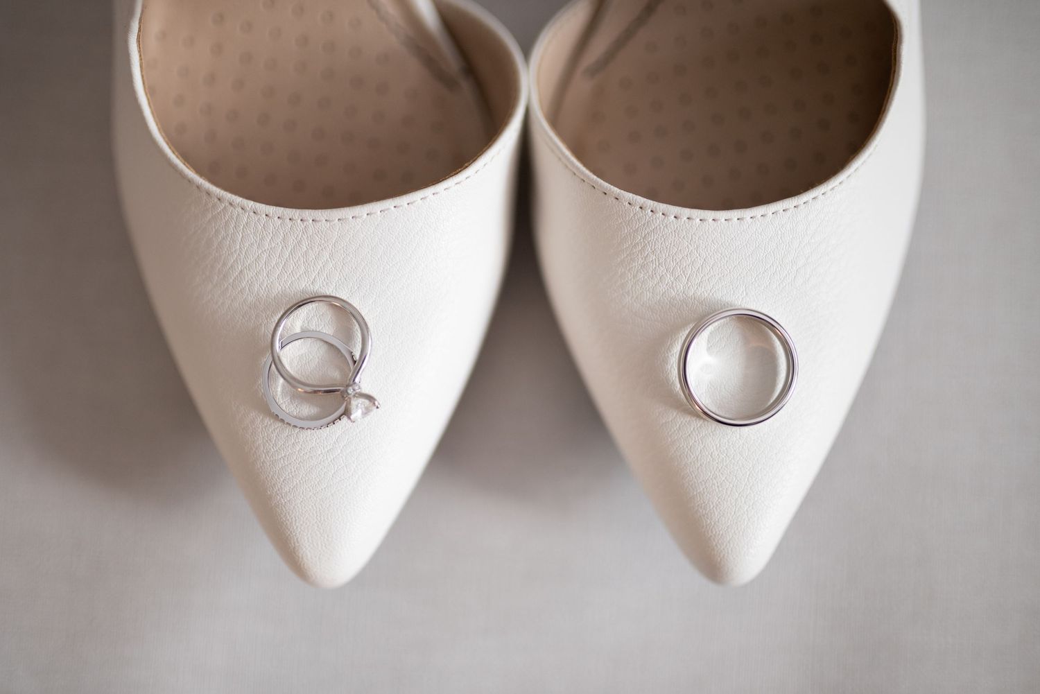 Bride shares emotional first look with father in cozy Ottawa home