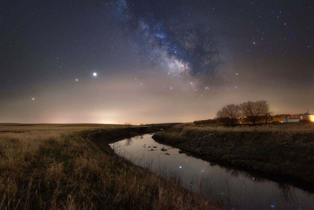 Iowa Landscape Photographer
Southern Iowa river milky way