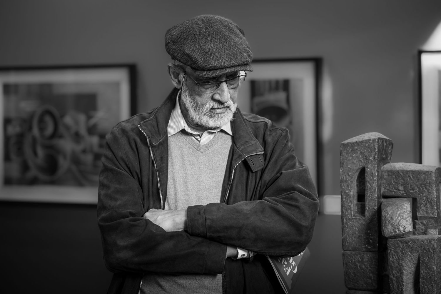 Black and white photo sequence showing a person in a flat cap turning their head to different positions against a dark background.