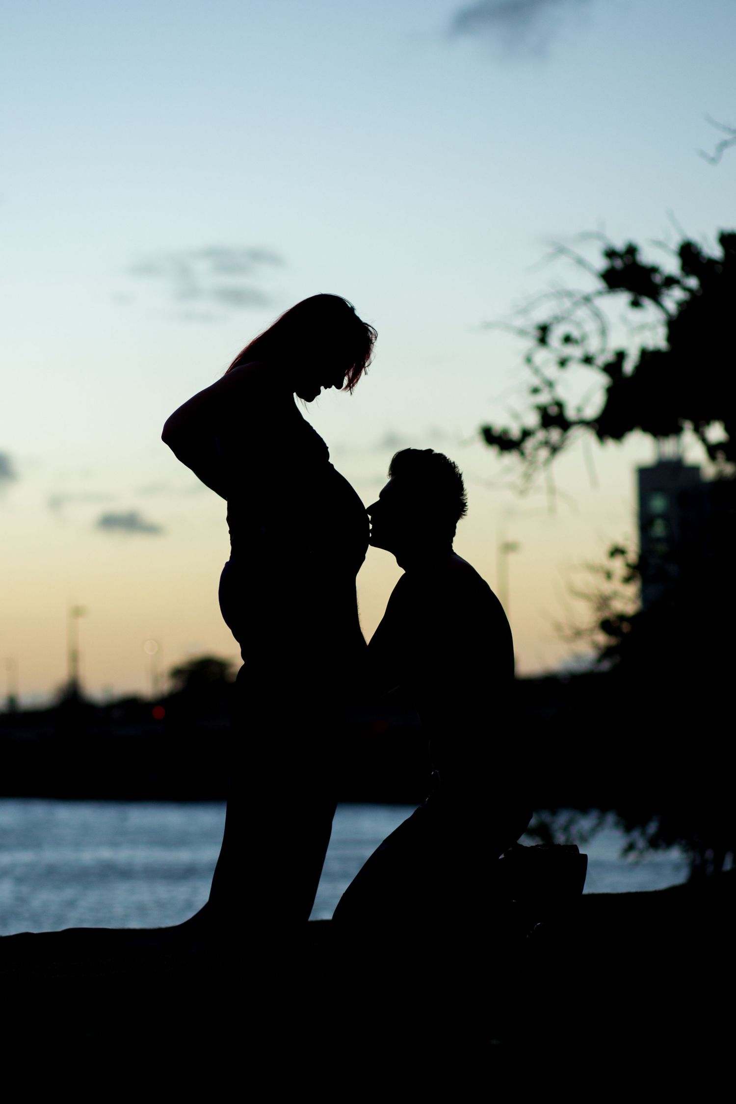 Maternity portrait. Husband and wife. Condado Lagoon. San Juan, Puerto Rico.