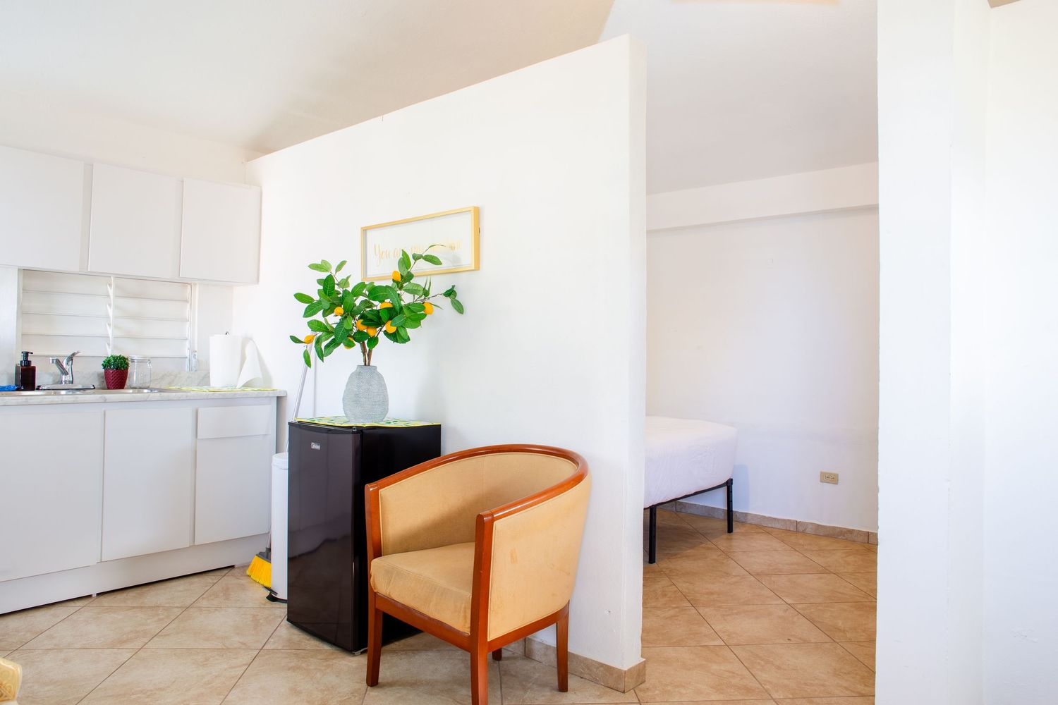 Real estate photo. Short-term rental in Aguas Buenas, Puerto Rico. Kitchen, bedroom.