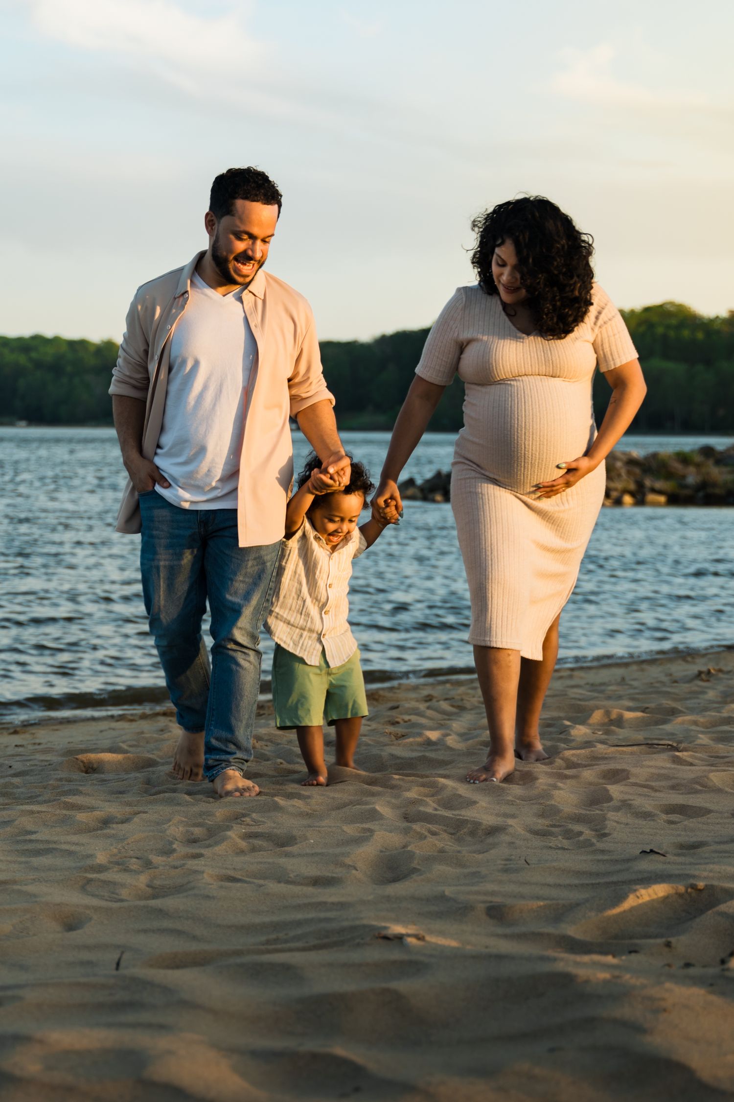family taking maternity photoshoot in aquia landing park virginia