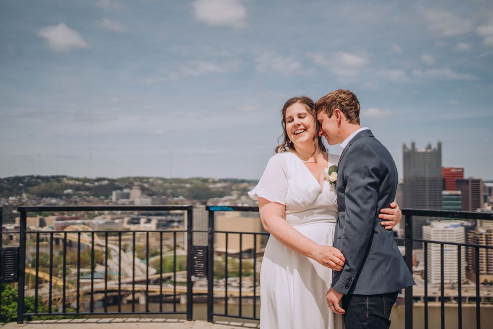 Elopement couple at Grandview Overlook, with Pittsburgh skyline in the background | Shannon Konek, Pittsburgh Photographer