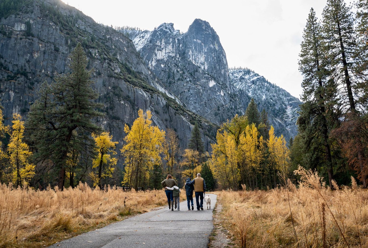 A family session in beautiful Yosemite Valley, on a fall morning