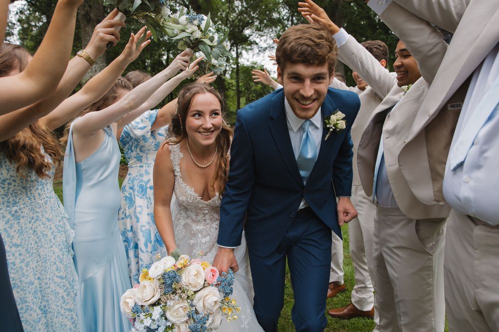 Fun photos with your best friends on your wedding day