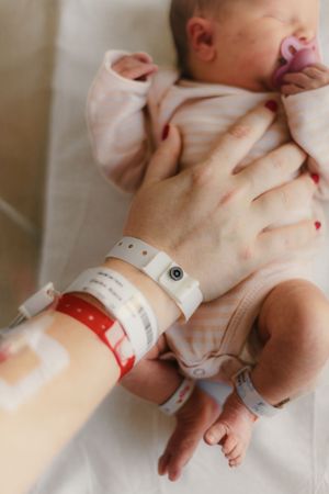 Newborn in hospital bassinet for Fresh 48 photography session captured by Maryland family photographer Mallory Bramlett.