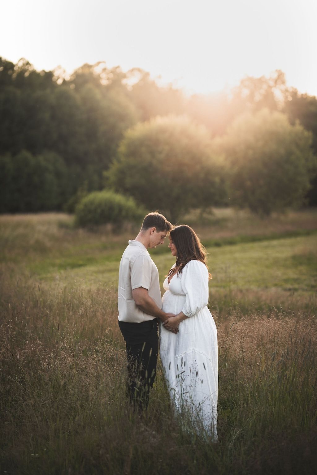 gravidfotograf i stockholm. familjefotograf. Photo By Anna Jarlhäll. fotograf i stockholm. Gravidklänning. Tullinge.