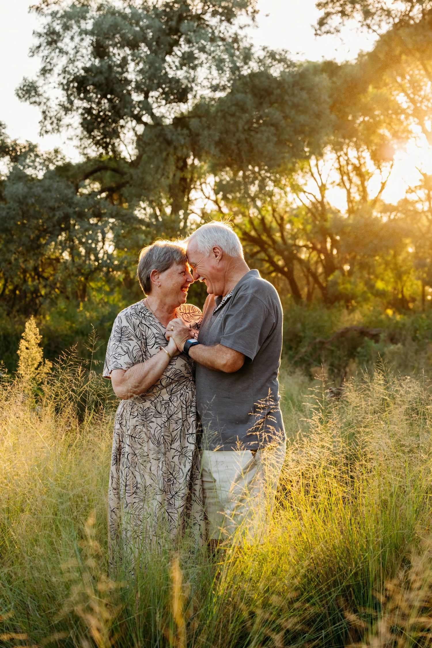 motherhood lifestyle photographer outdoor session photography family couples candid