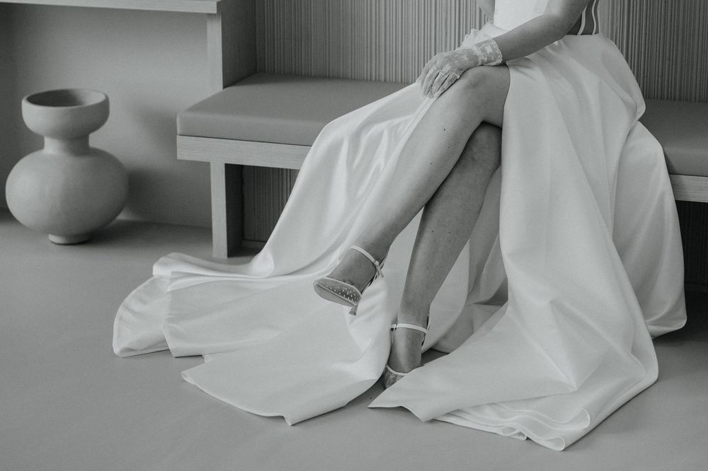Detailaufnahme der Beine der Braut