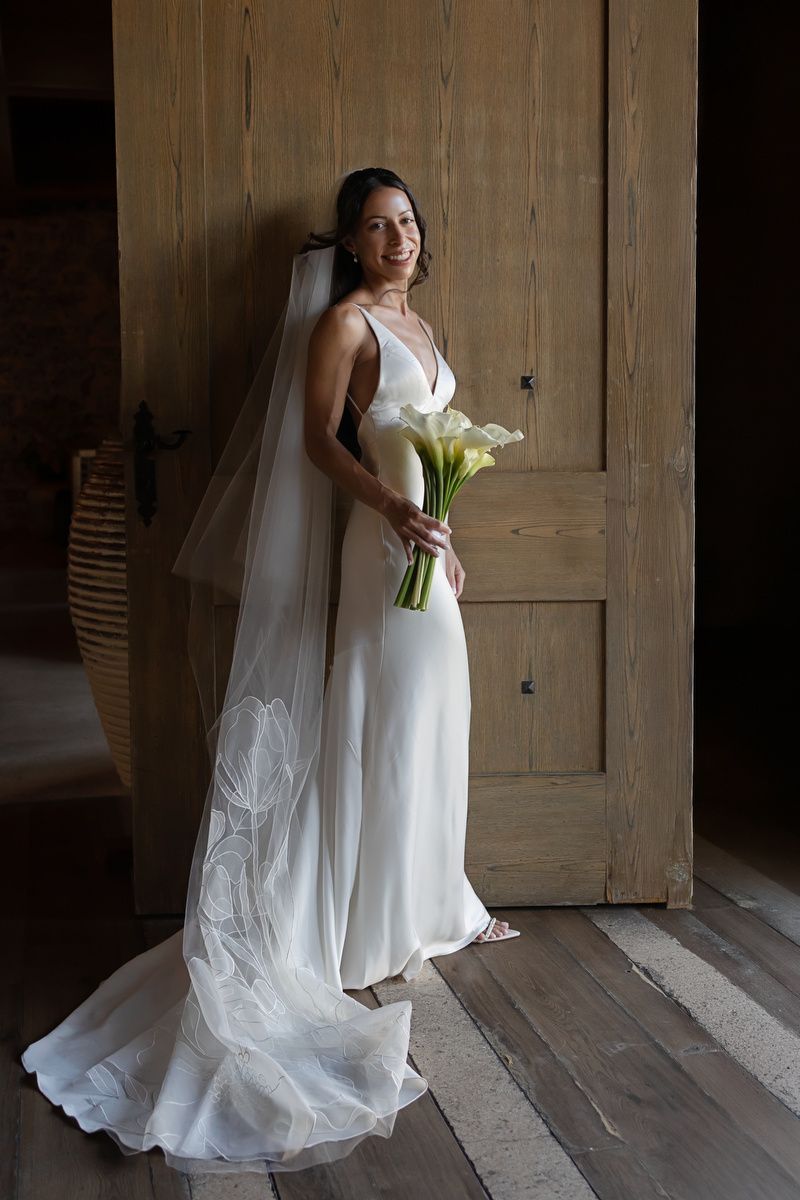 Bride holding calla lily bouquet minimalist wedding style.