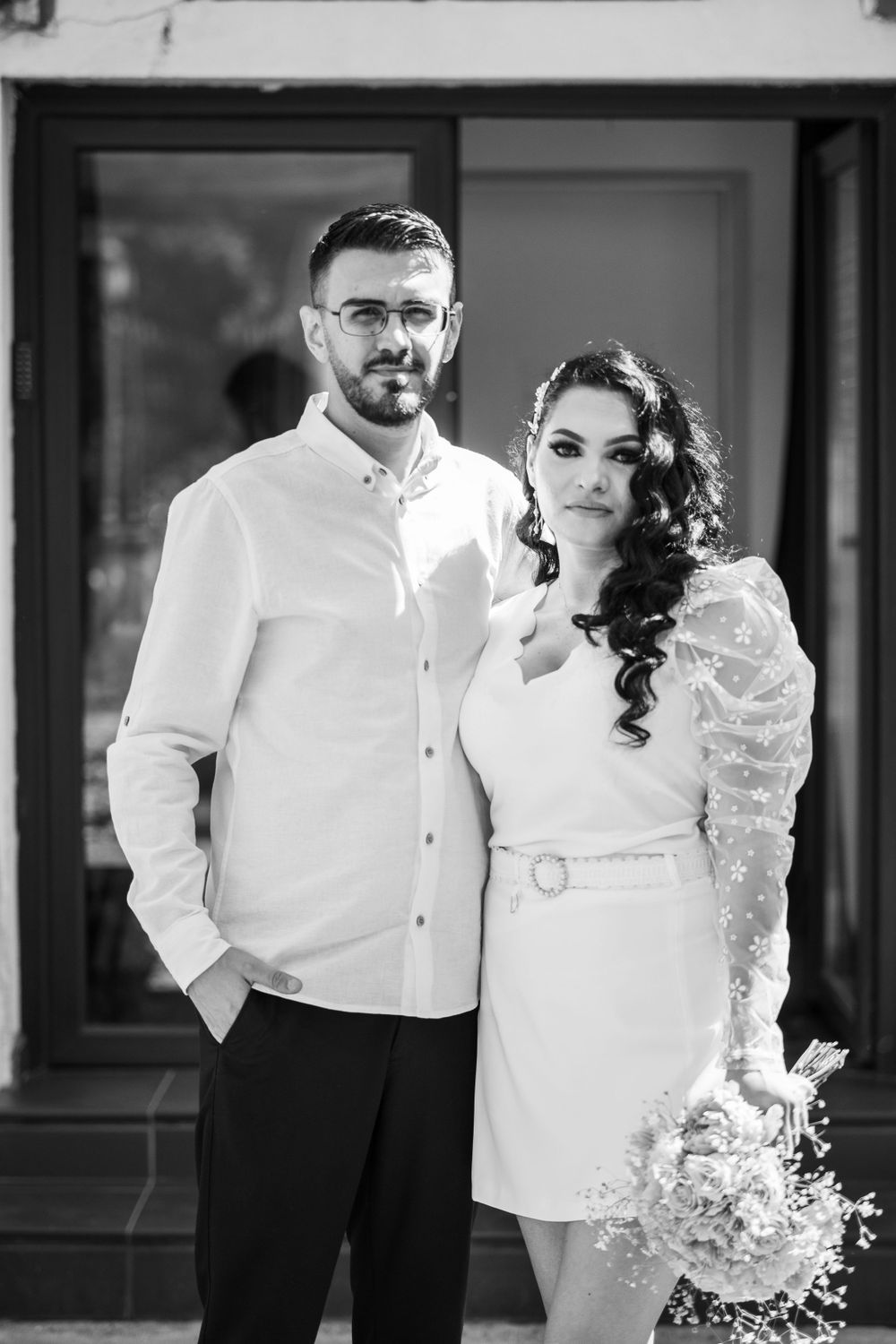 Imagini de la cununie civilă, surprinzând emoții reale și bucuria momentului. Portrete de cuplu, detalii elegante și momente pline de semnif
