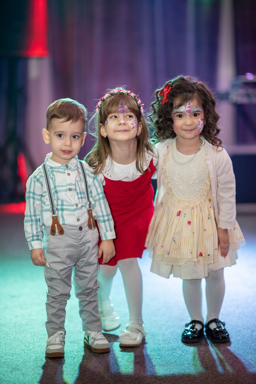 Fotografii de la botez, cu emoții autentice și momente de familie. Portretul copilului, detalii cu lumânări și cadre pline de căldură suflet
