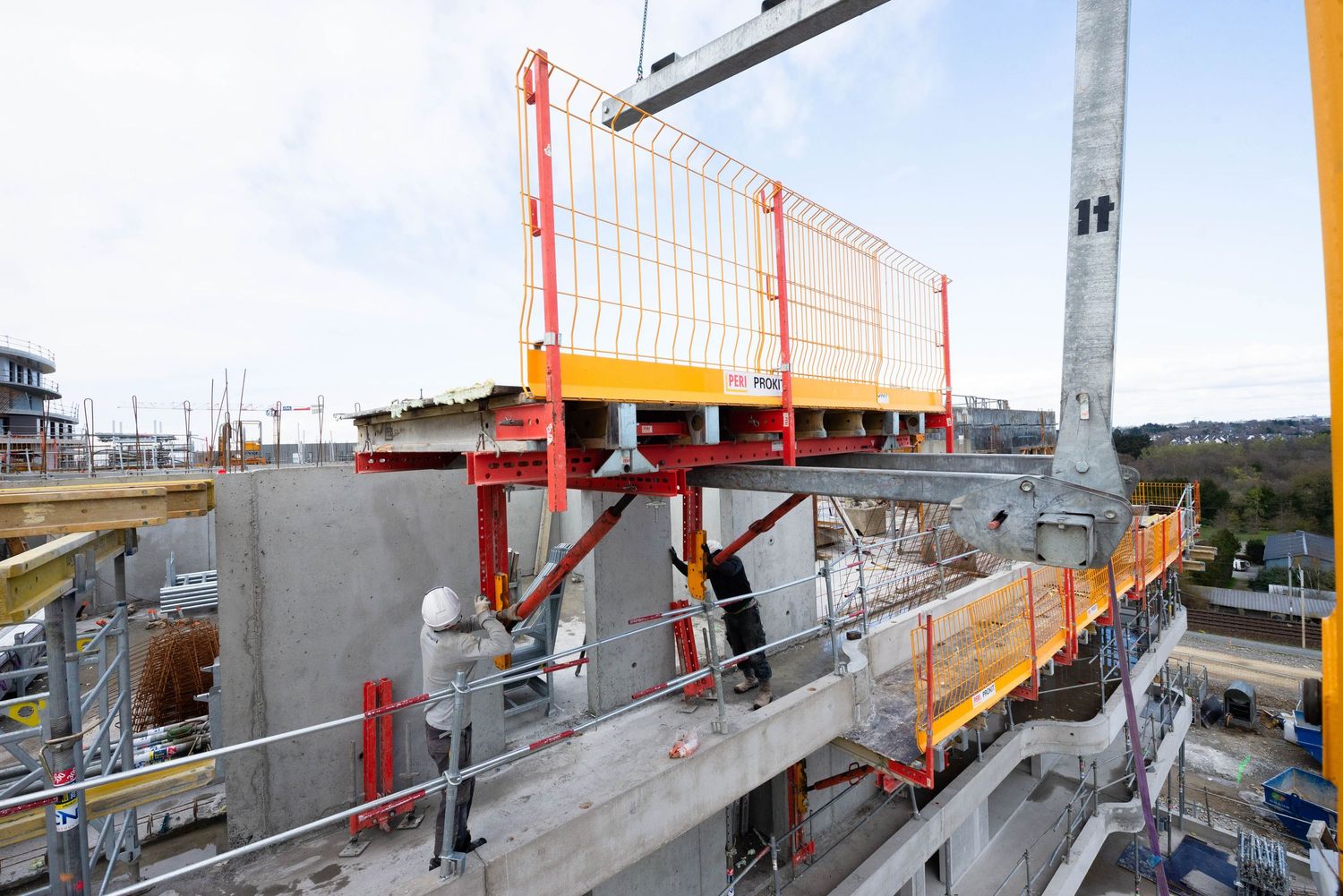 Suivi de chantier Bretagne – plateforme béton et structure métallique en phase gros œuvre
