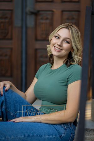 Rose Garden Julia Davis Park Boise Idaho Senior photo girl wearing green t-shirt and jeans sitting on steps