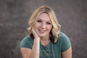 Rose Garden Julia Davis Park Boise Idaho Senior photo girl wearing green t-shirt and jeans closeup image