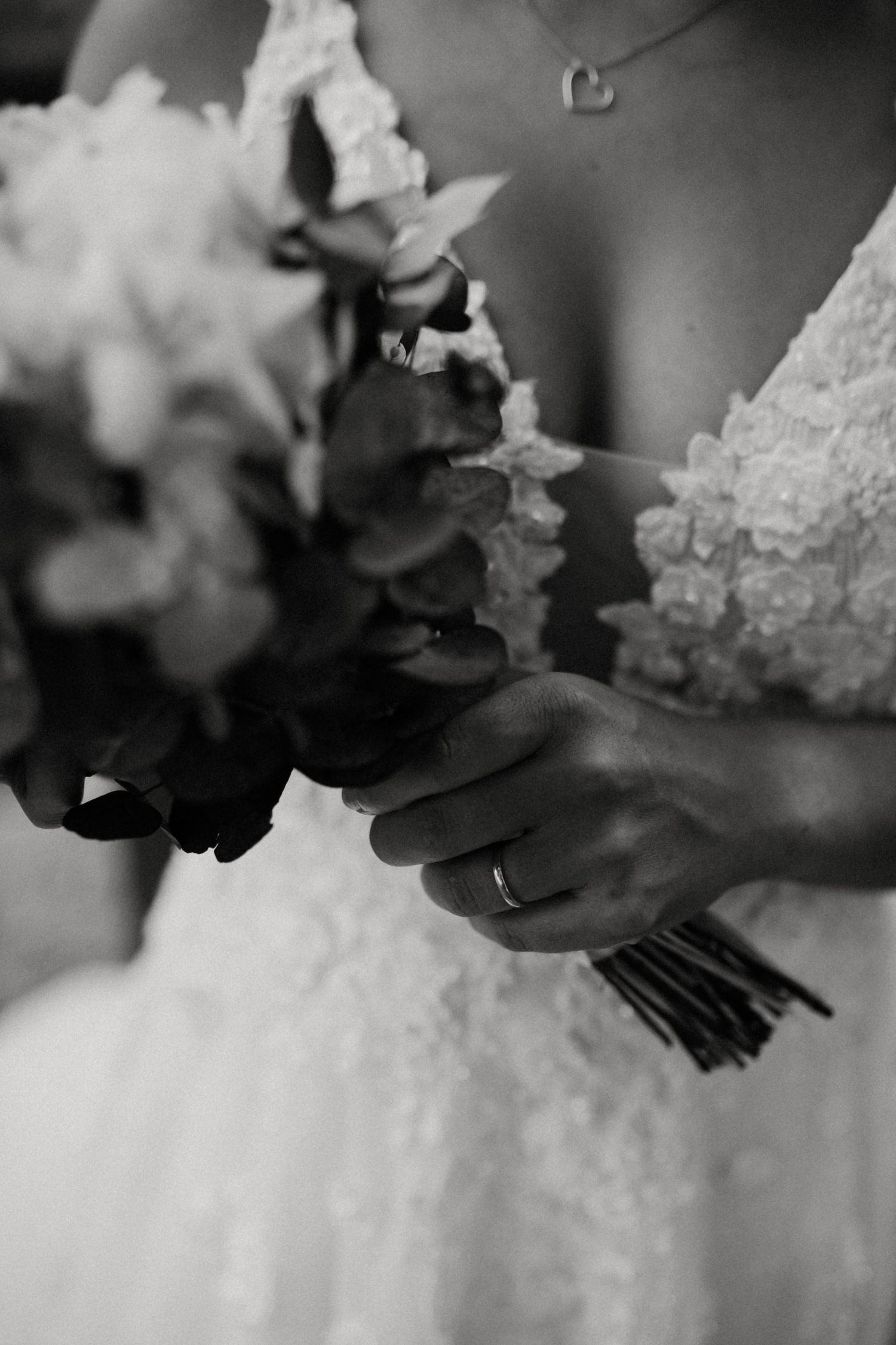 Fotografía natural de pareja en postboda en Tarragona