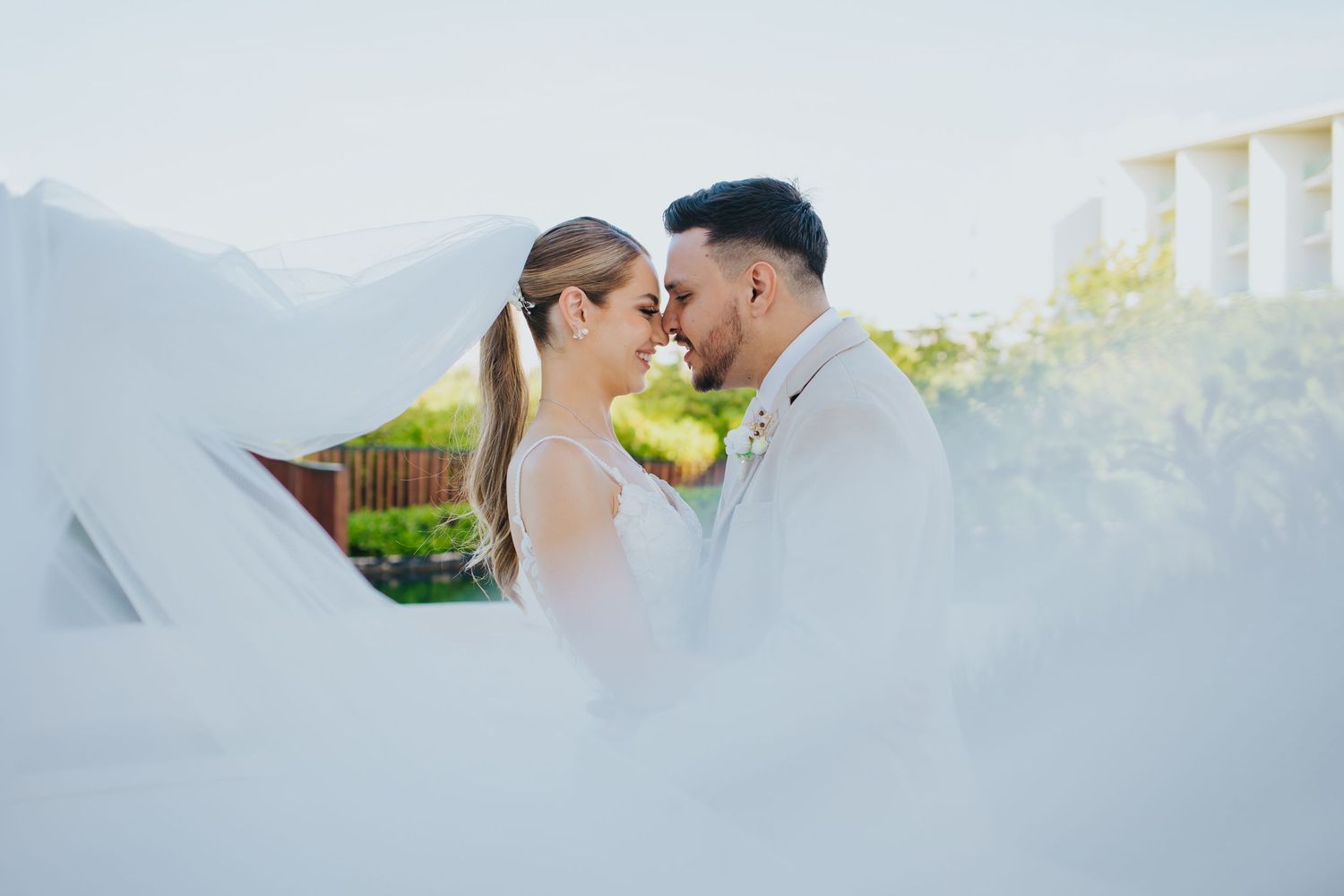 weddingveil-brideandgroom-romanticphoto-grandpalladium-trs-costamujeres