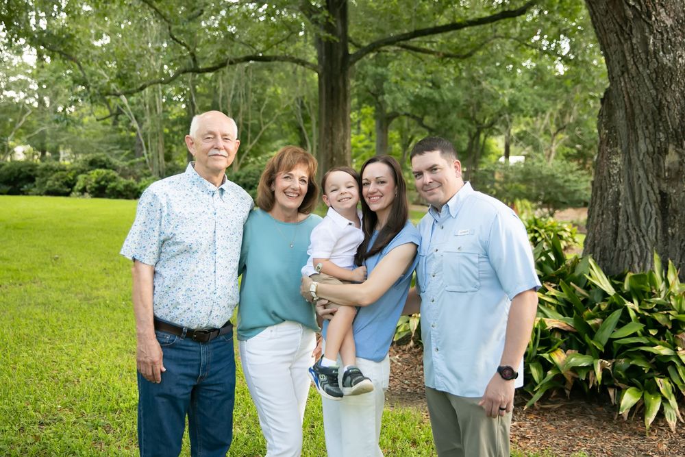 Extended family session taken at Cohn Arboretum in Central City, just outside of Baton Rouge.